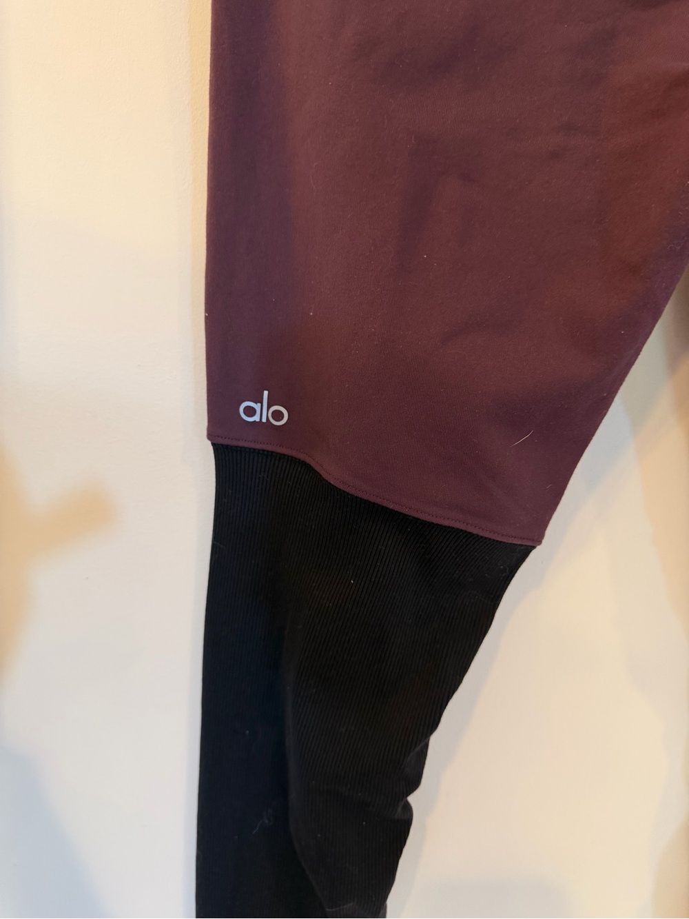 ALO Yoga color block Leggings in Plum and black size L - Picture 5 of 6